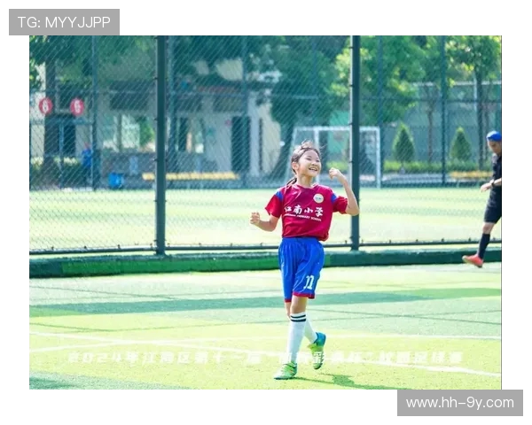 勇敢足球女孩在风雨考验中顽强复原并重返赛场的感人受伤经历故事